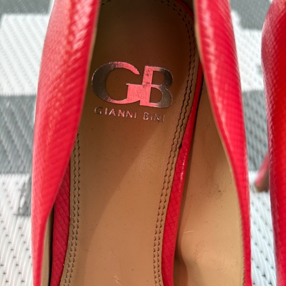 Gianni Bini Red Textured Pointed Toe Heels – Size 10 - Picture 2 of 4